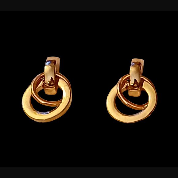 The Jewelry Group TJG Signed Gold Tone Interlocking Circles Clip-On Earrings - Picture 1 of 4
